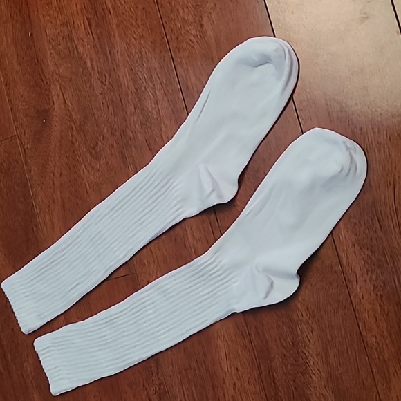 New White long slouch socks for your Hooters uniform - Picture 11 of 14